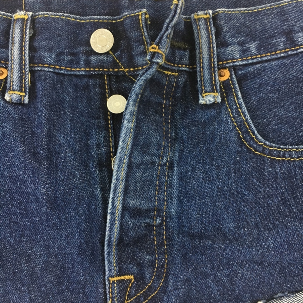 LEVI'S HOT SHORTS - Picture 3 of 4